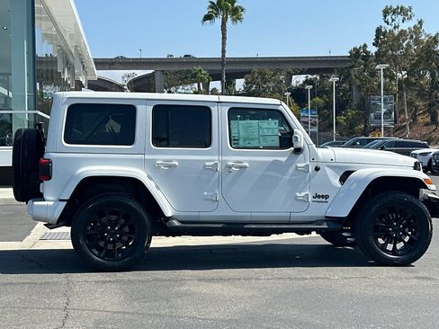 Used 2022 Jeep Wrangler Unlimited Sahara AWD/4WD image 2
