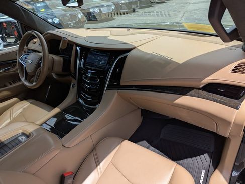 Used 2020 Cadillac Escalade Platinum AWD/4WD image 34