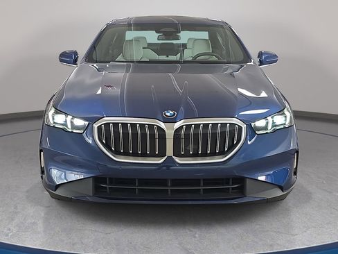 Used 2026 BMW 530i w/ Premium Package RWD image 3