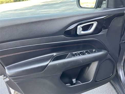 Used 2023 Jeep Compass Trailhawk image 19