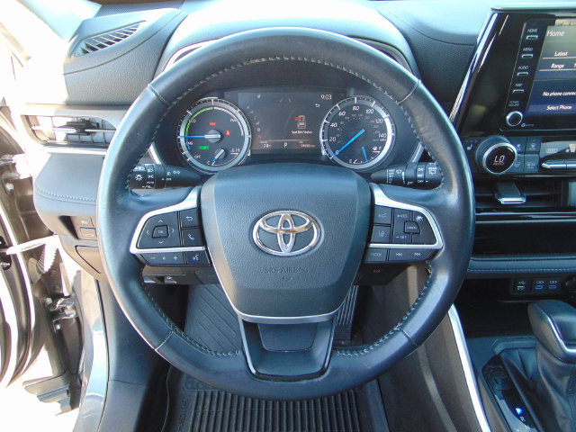 Used 2022 Toyota Highlander XLE AWD/4WD image 15