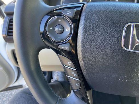 Used 2016 Honda Accord Touring image 31