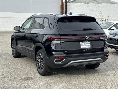 New 2025 Volkswagen Taos SE image 3