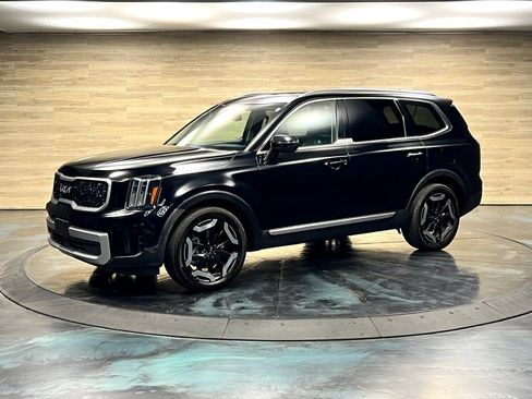 Used 2023 Kia Telluride EX w/ EX Captain's Chair Package AWD/4WD image 4