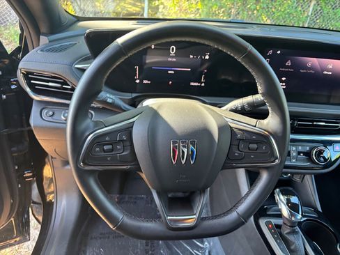 Used 2025 Buick Envista Sport Touring image 28