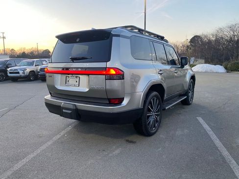 Used 2024 Lexus GX 550 550 Luxury w/ Accessory Package (Z1) image 8