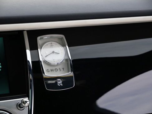 Used 2017 Rolls-Royce Ghost image 14