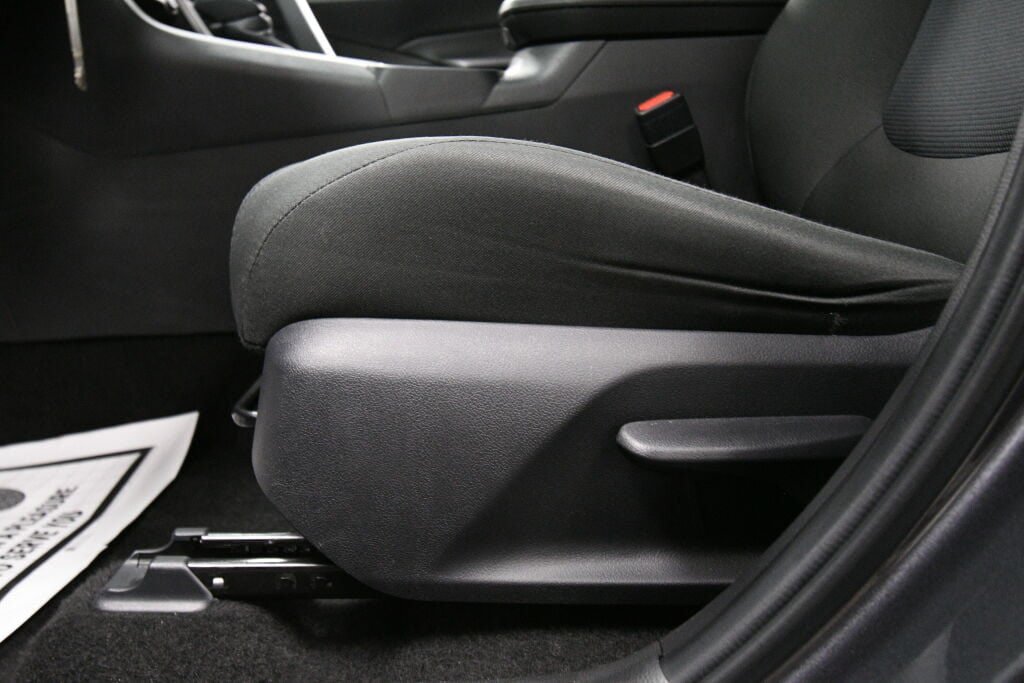 Certified 2025 Toyota RAV4 LE AWD/4WD image 10