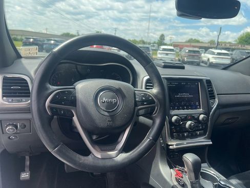 Used 2018 Jeep Grand Cherokee Altitude RWD image 11
