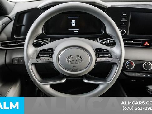 Used 2025 Hyundai Elantra SE image 25