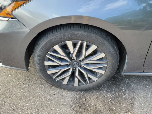 Used 2024 Nissan Altima 2.5 SV image 36