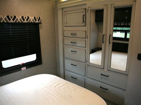 Used 2022 Ford E-450 and Econoline 450 Super Duty w/ Motorhome Prep Package image 40