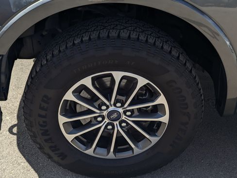 Used 2019 Ford F150 XLT w/ Equipment Group 302A Luxury AWD/4WD image 7