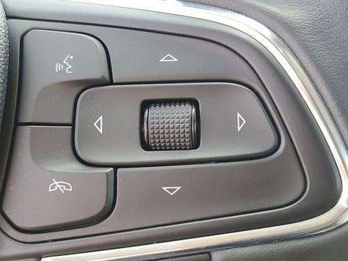 Used 2023 Buick Envision Essence FWD image 12