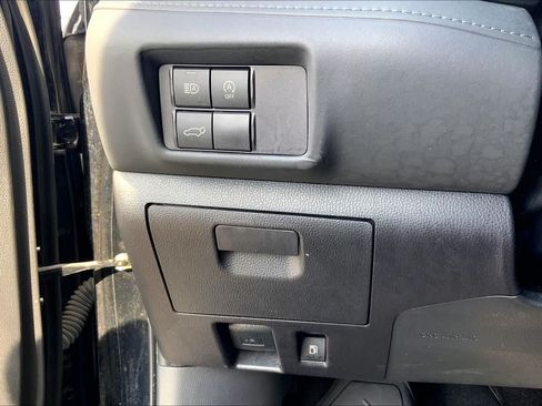 Used 2023 Toyota Highlander XLE FWD image 36