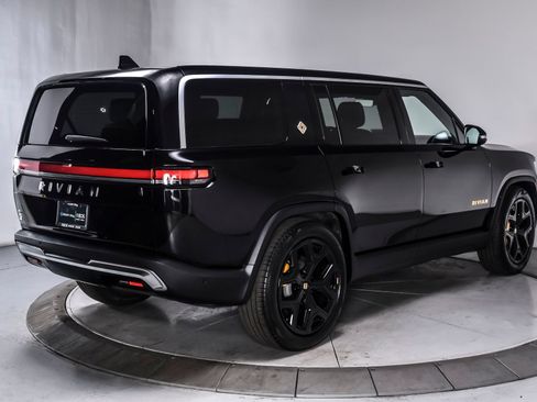 Used 2024 Rivian R1S Adventure AWD/4WD image 9