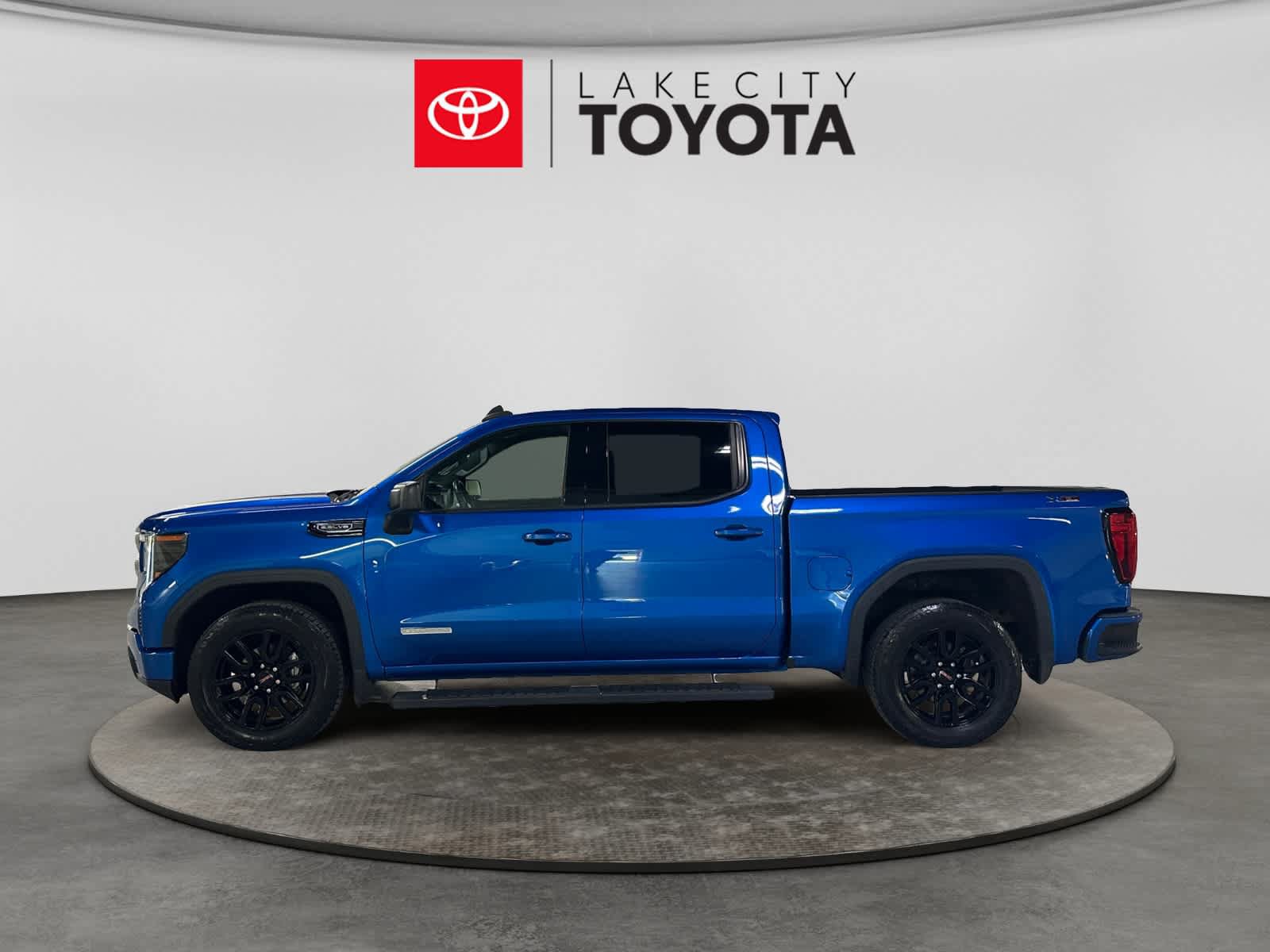 Used 2023 GMC Sierra 1500 Elevation w/ X31 Off-Road Package AWD/4WD image 3