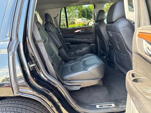 Used 2020 Cadillac Escalade Luxury RWD image 10