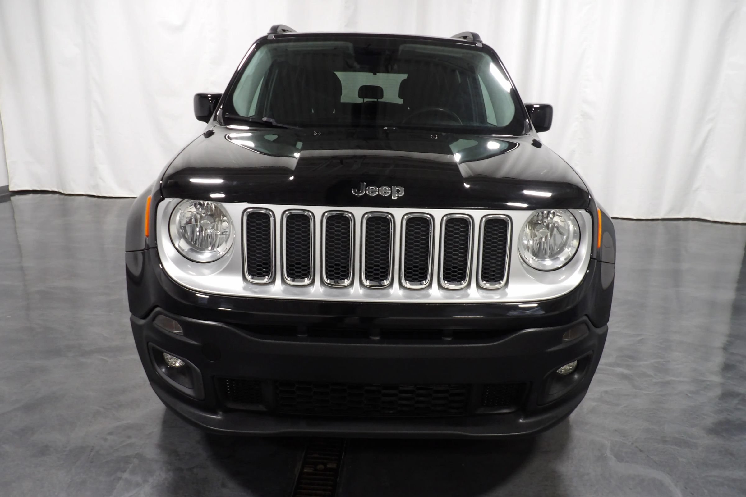 Used 2017 Jeep Renegade Latitude w/ Cold Weather Group AWD/4WD image 2