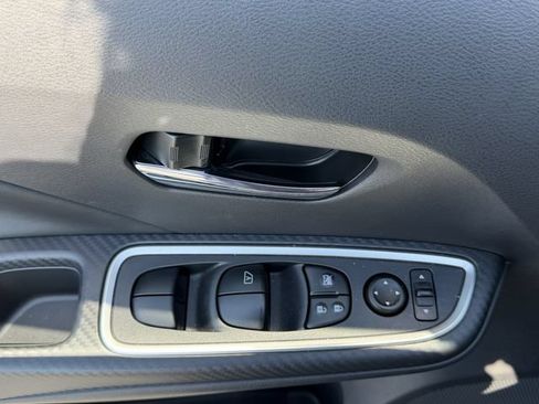 Used 2025 Nissan Versa SR w/ Trunk Package FWD image 25