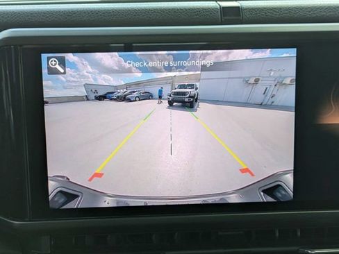 Certified 2025 Jeep Gladiator Sport AWD/4WD image 21