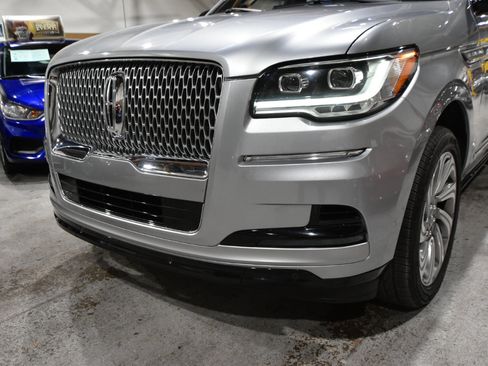 Used 2023 Lincoln Navigator Reserve image 5
