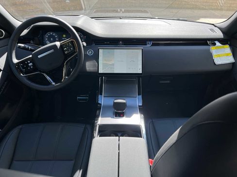 Used 2025 Land Rover Range Rover Evoque Dynamic SE image 8