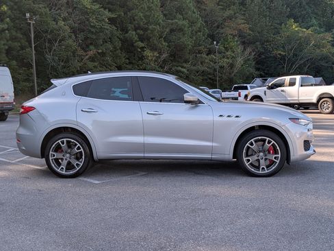 Used 2017 Maserati Levante S AWD/4WD image 10