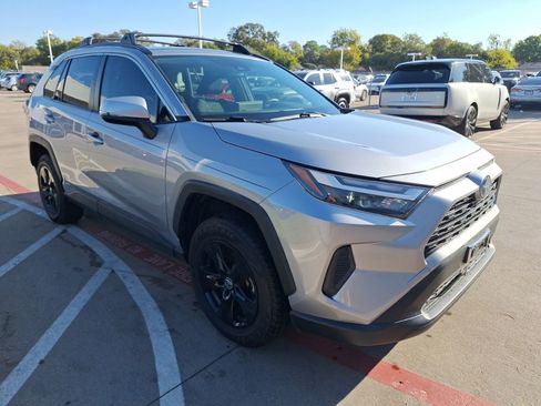 Used 2022 Toyota RAV4 XLE image 8