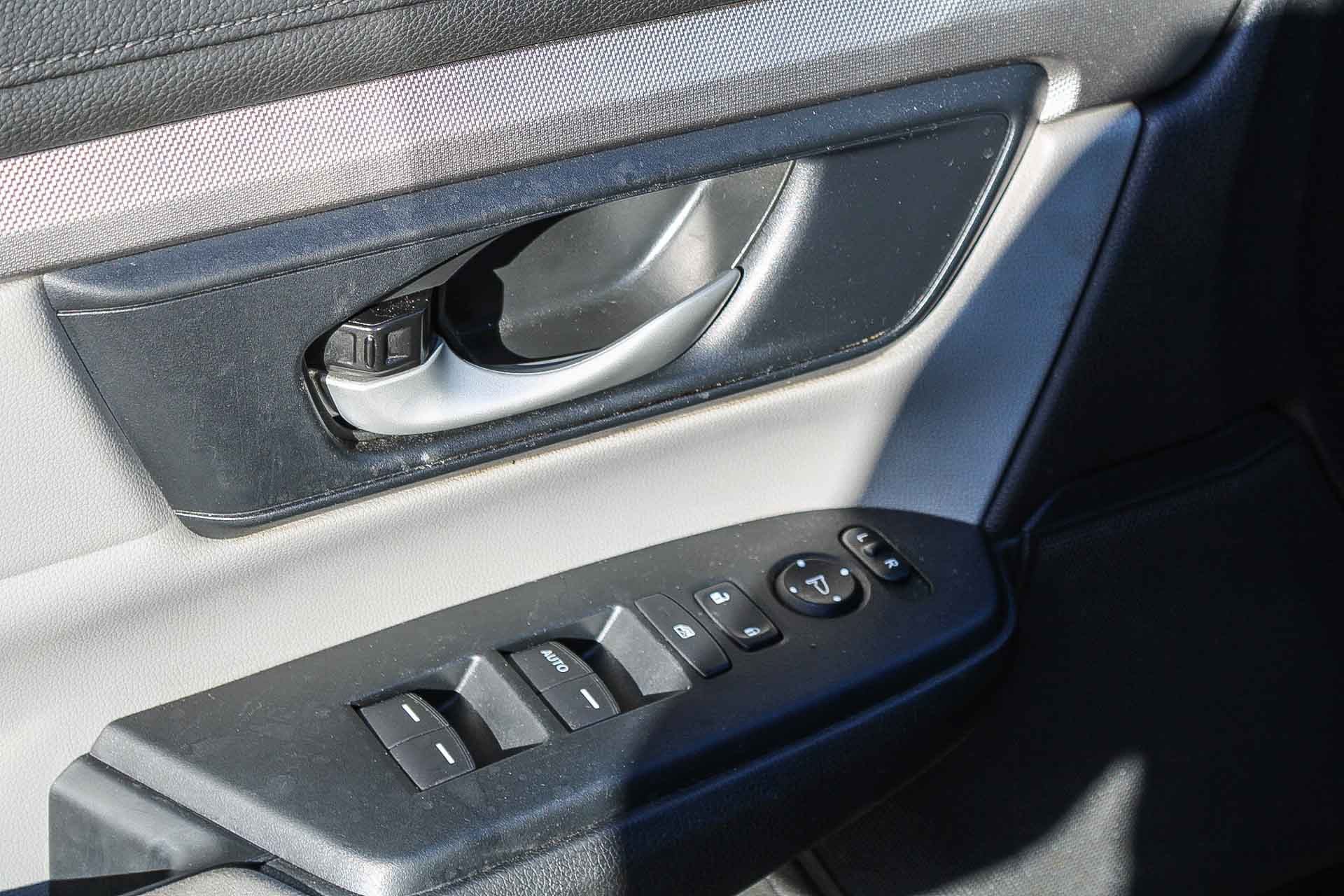 Used 2020 Honda CR-V LX image 21