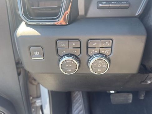 Used 2024 GMC Sierra 2500 AT4 w/ AT4 Premium Plus Package AWD/4WD image 15