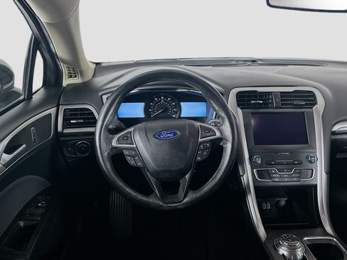 Used 2020 Ford Fusion SE FWD image 17