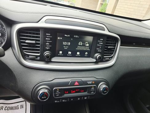 Used 2019 Kia Sorento FWD V6 image 25