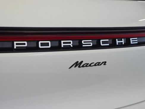 Certified 2026 Porsche Macan AWD/4WD image 33