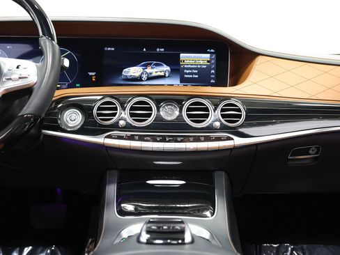 Used 2019 Mercedes-Benz Maybach S 560 4MATIC image 35