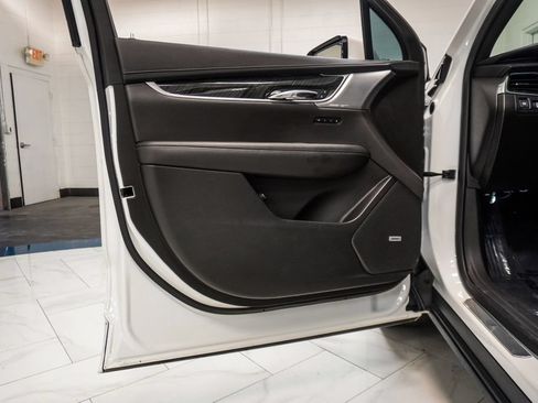 Used 2022 Cadillac XT6 Premium Luxury w/ Technology Package FWD image 18
