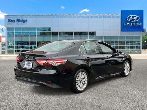 Used 2018 Toyota Camry XLE image 4