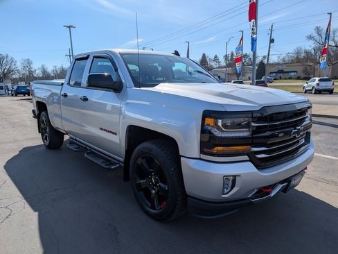 Used 2017 Chevrolet Silverado 1500 LT w/ Redline Edition image 7