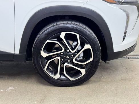 Used 2025 Chevrolet Trax RS image 4