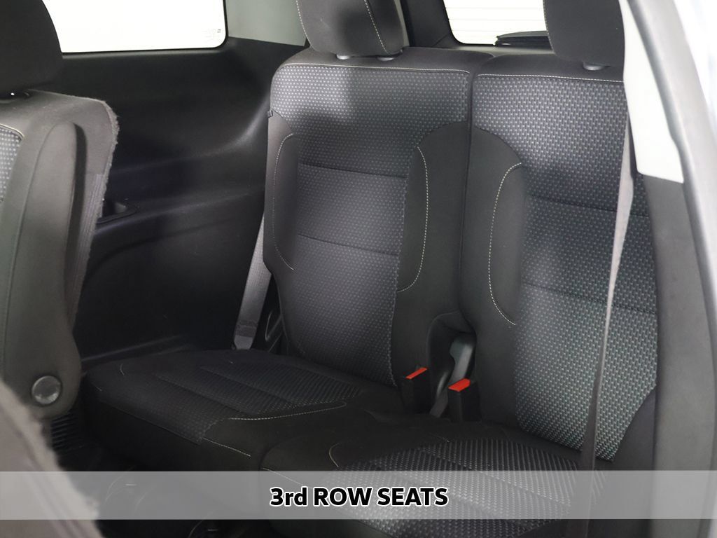 Used 2021 GMC Acadia SLE w/ LPO, Floor Liner Package FWD image 5