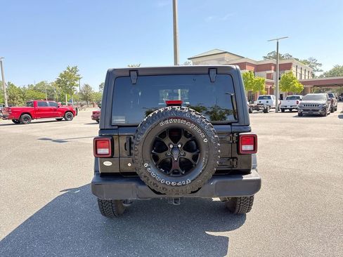 Used 2020 Jeep Wrangler Sport image 4