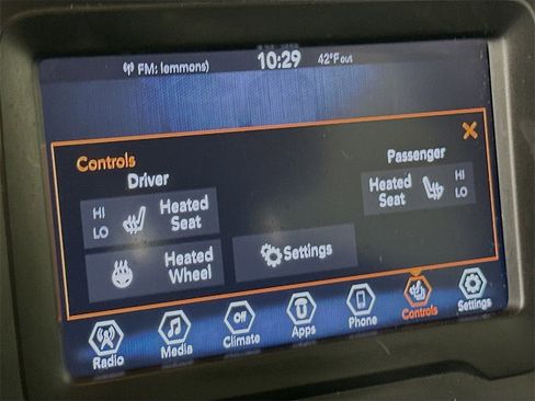 Used 2018 Jeep Renegade Latitude w/ Cold Weather Group image 20