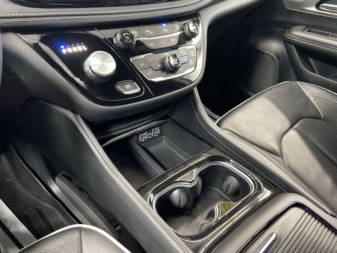 Used 2022 Chrysler Pacifica Limited w/ S Appearance Package image 15