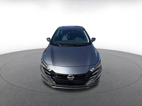 Used 2025 Nissan Versa SV image 4