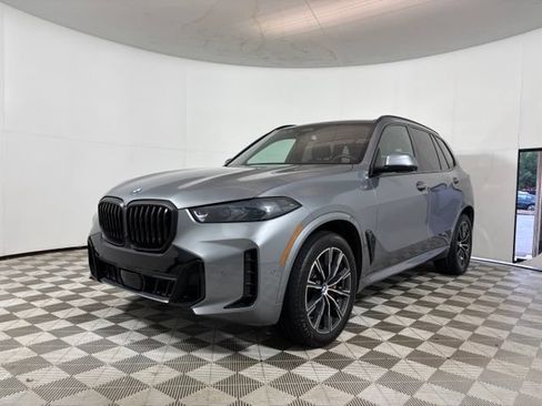 Used 2024 BMW X5 xDrive40i w/ M Sport Package AWD/4WD image 3