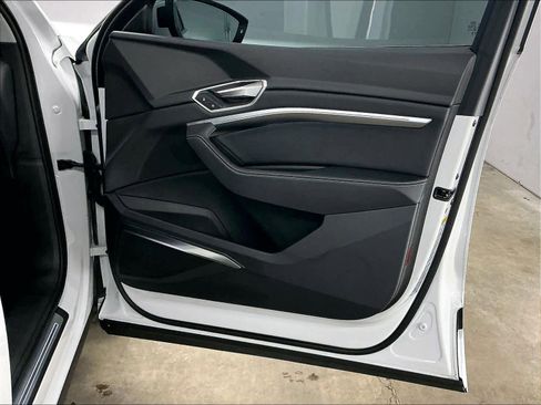 Certified 2024 Audi Q8 e-tron Premium Plus w/ Premium Plus Package image 27