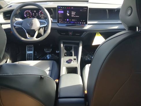 New 2026 Volkswagen Tiguan SE R-Line FWD image 13