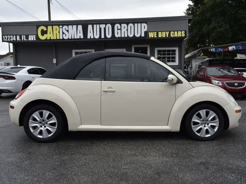 Used 2010 Volkswagen Beetle Convertible FWD image 2