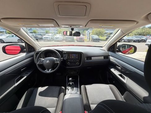 Used 2018 Mitsubishi Outlander SE AWD/4WD image 24