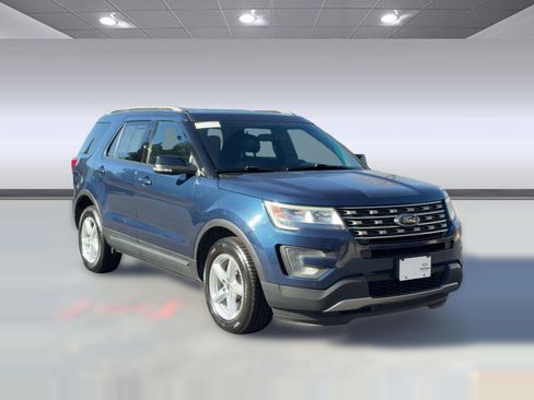 Used 2017 Ford Explorer XLT w/ Equipment Group 202A image 7